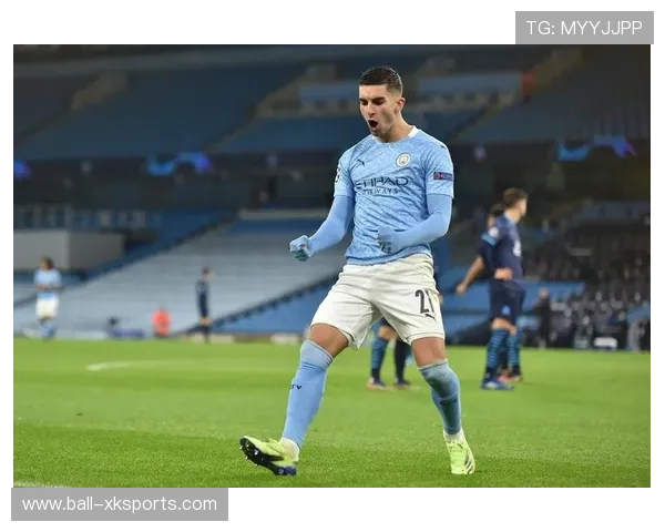 费兰托雷斯交易风波扰乱转会窗:足球世界的阴影与思考